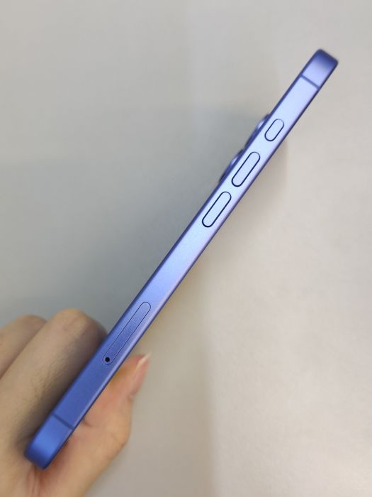 iPhone 16 · 2/6