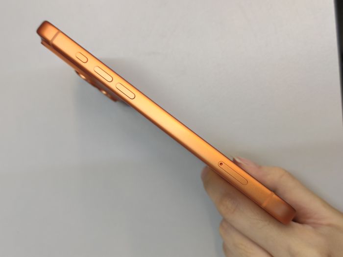 iPhone 17 Pro Max · 2/6