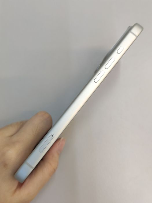 iPhone 17 Pro Max · 2/6