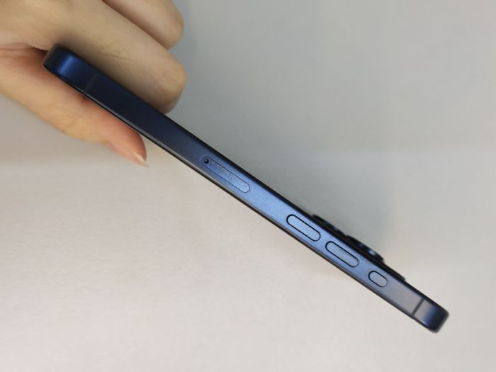 iPhone 15 Pro · 2/9