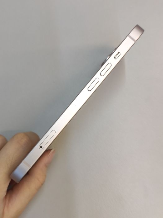 iPhone 13 · 2/6