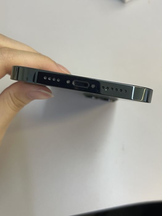 iPhone 13 Pro Max · 4/10