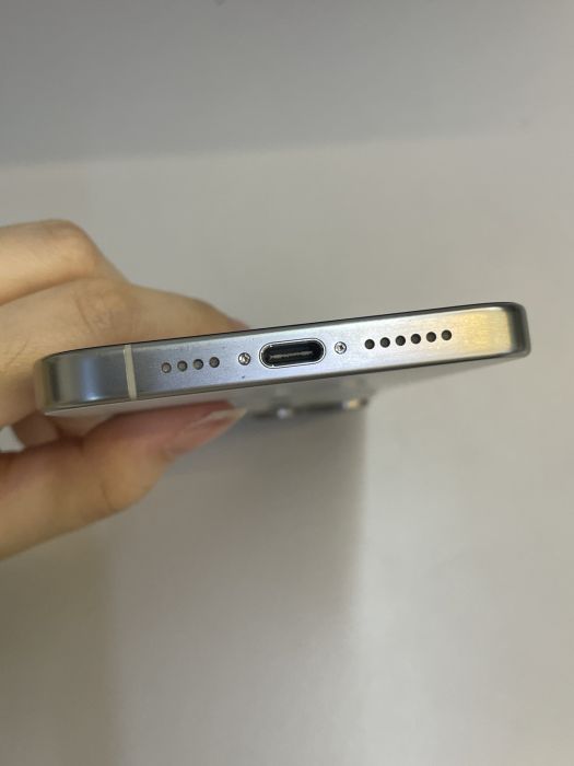 iPhone 15 Pro Max · 4/9