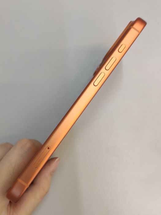 iPhone 17 Pro Max · 2/6