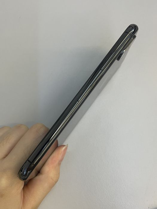 iPhone XS · 3/9