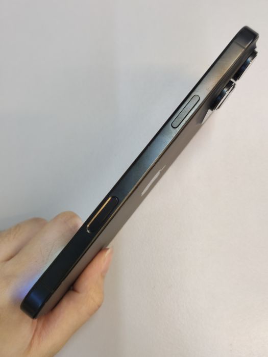 iPhone 16 Pro Max · 3/9