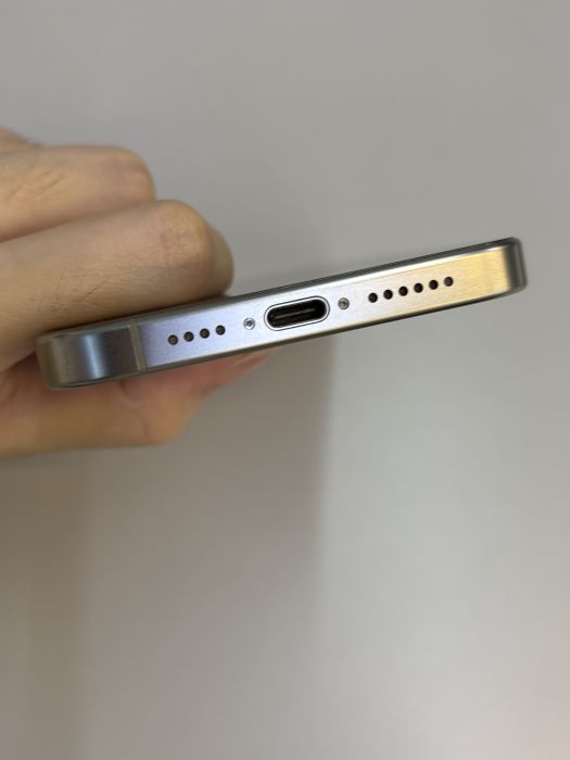 iPhone 15 Pro Max · 4/9
