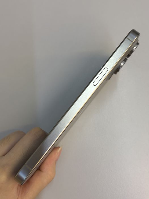 iPhone 15 Pro Max · 3/9