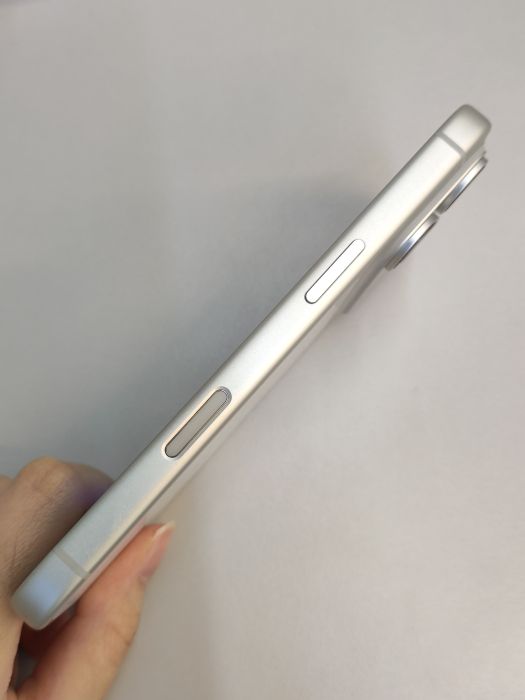 iPhone 17 Pro · 3/6