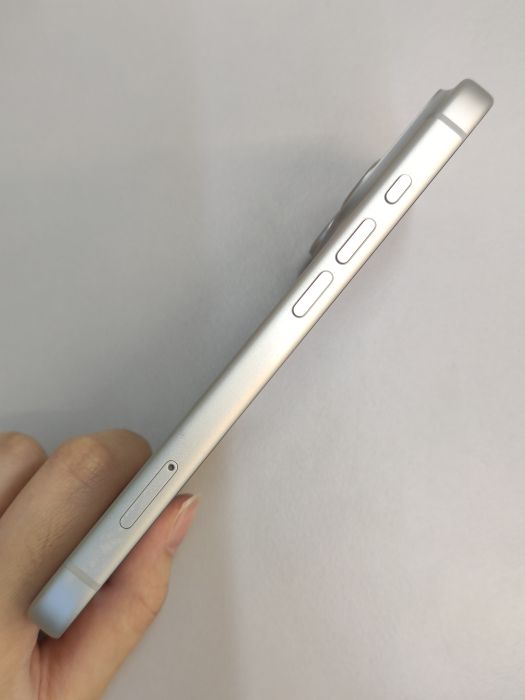 iPhone 17 Pro · 2/6