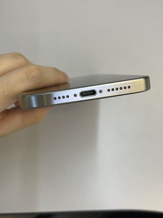 iPhone 15 Pro Max · 4/9