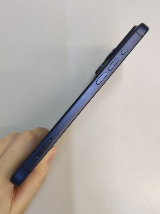 iPhone 17 Pro Max · 2/6