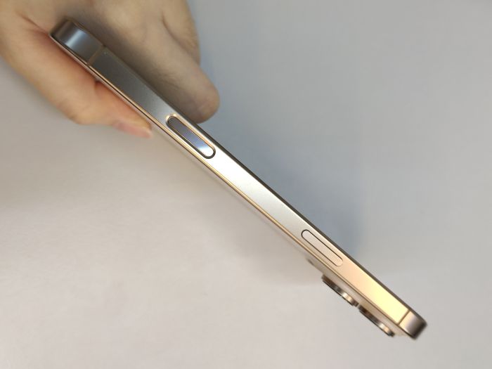 iPhone 16 Pro Max · 3/6