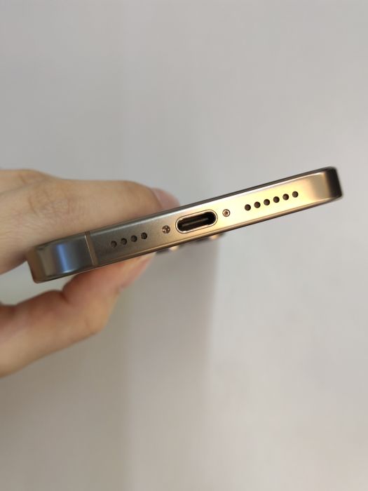 iPhone 16 Pro Max · 4/6