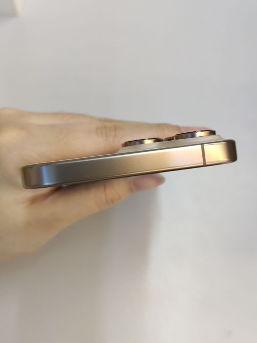 iPhone 16 Pro Max · 5/6