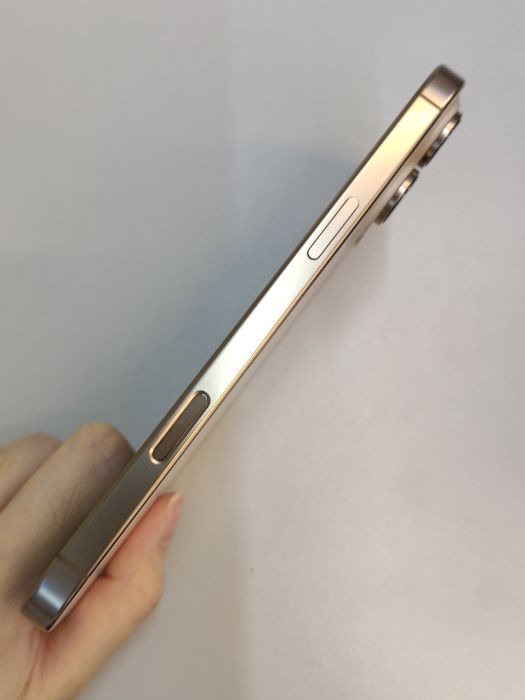 iPhone 16 Pro Max · 3/6