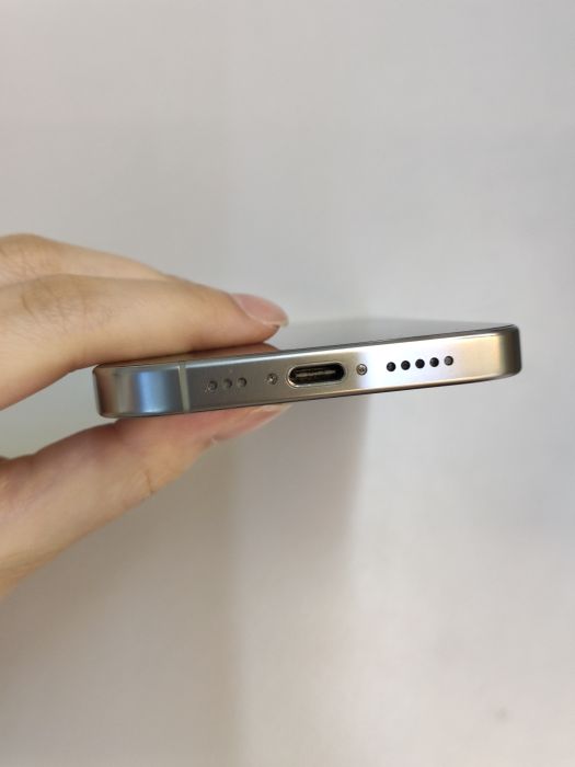 iPhone 16 Pro · 4/6