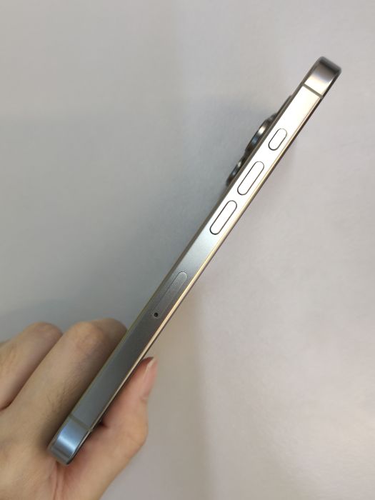 iPhone 16 Pro · 2/6