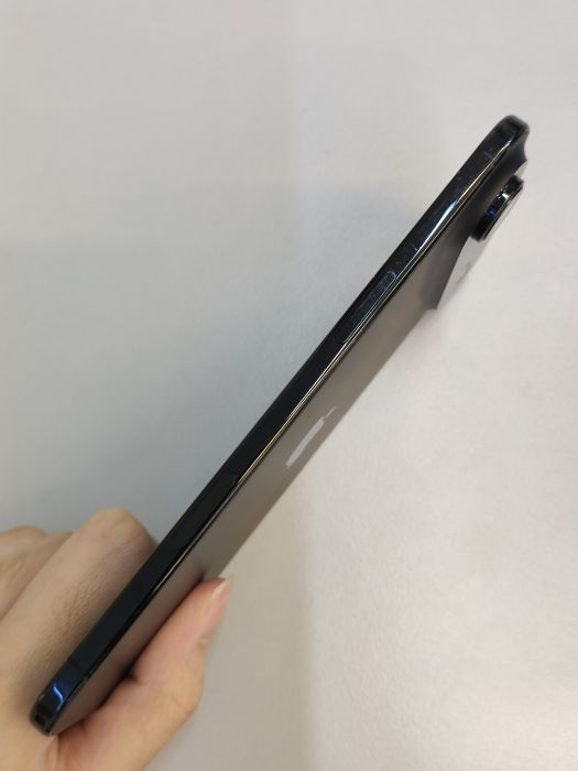 iPhone Air · 3/6