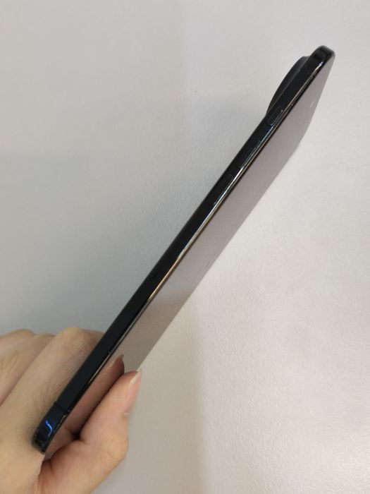 iPhone Air · 2/6