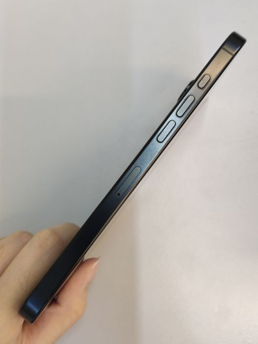 iPhone 16 Pro Max · 2/6