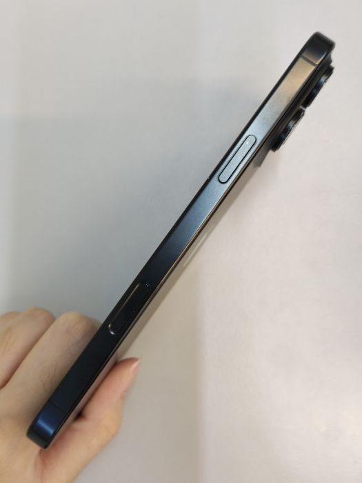 iPhone 16 Pro Max · 3/6