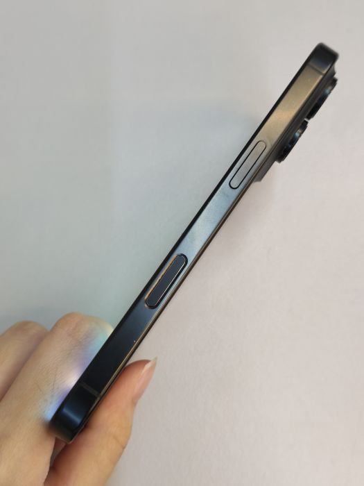 iPhone 16 Pro · 3/9