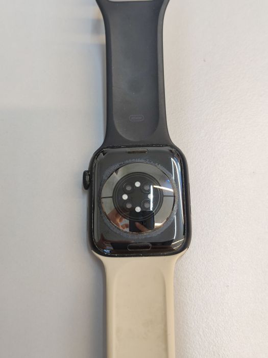 Apple Watch Series 7 · 3/6