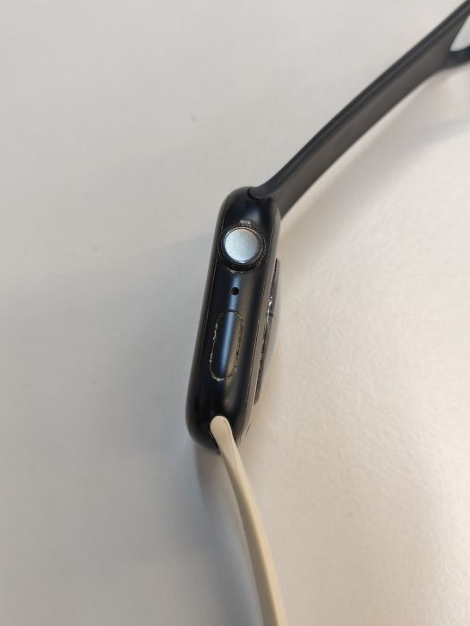 Apple Watch Series 7 · 2/6