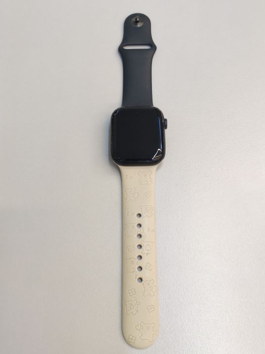 Apple Watch Series 7 · 4/6