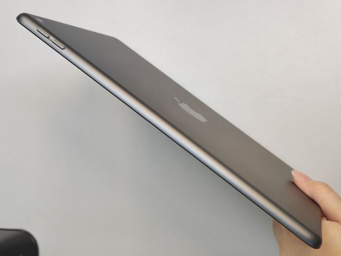 iPad (9th Gen 2021) · 2/7
