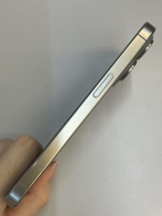 iPhone 15 Pro · 3/9