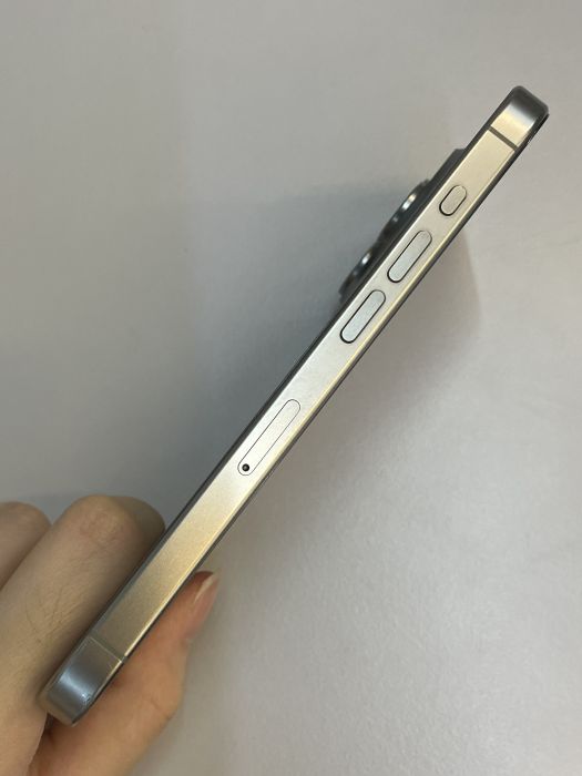iPhone 15 Pro · 2/9