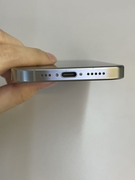 iPhone 15 Pro · 4/9