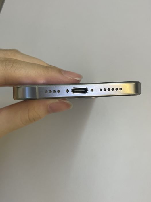 iPhone 16 Pro Max · 4/9