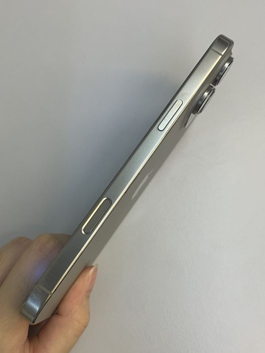 iPhone 16 Pro Max · 3/9