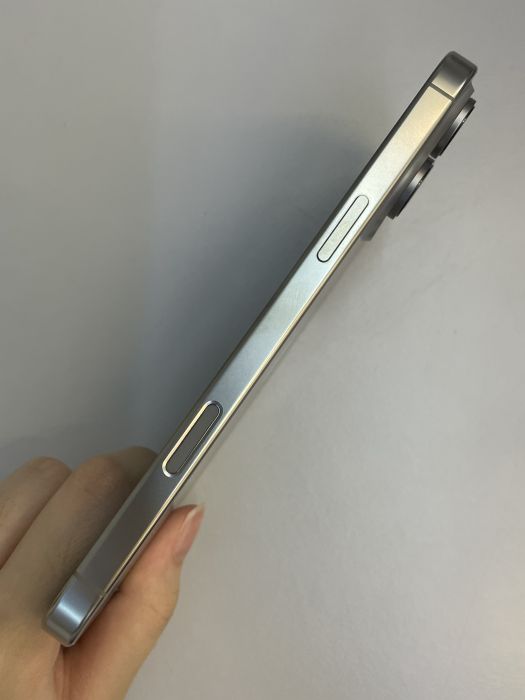 iPhone 16 Pro Max · 3/9