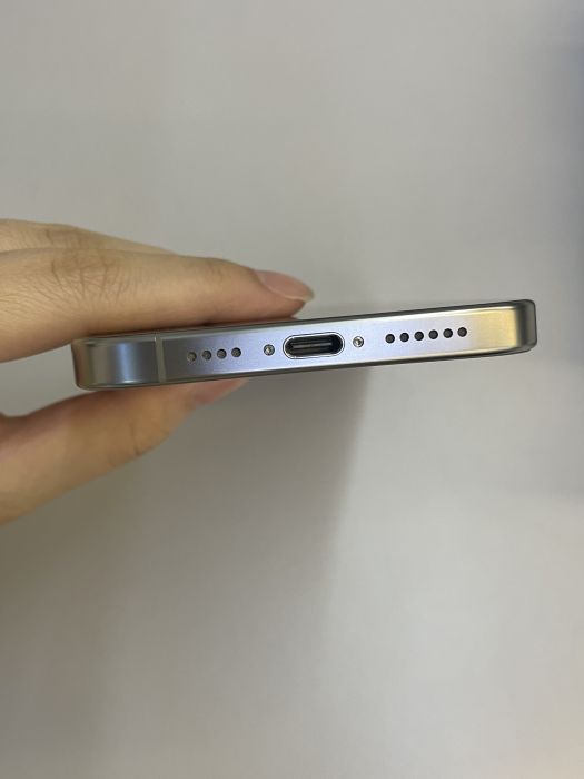 iPhone 16 Pro Max · 4/9