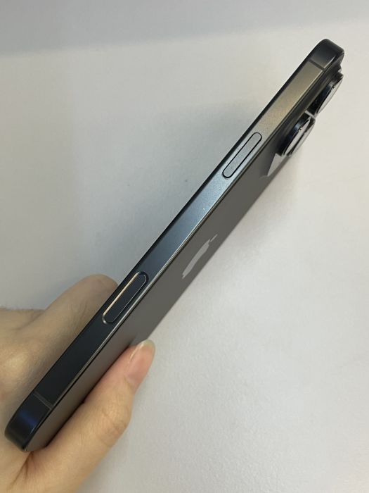 iPhone 16 Pro Max · 3/9