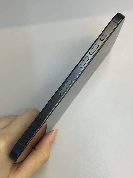 iPhone 16 Pro Max · 2/9