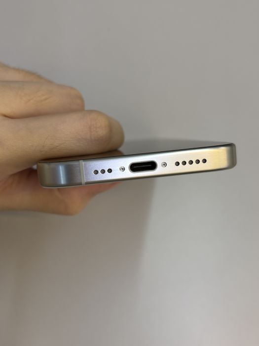 iPhone 15 Pro · 4/9