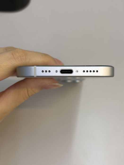 iPhone 15 · 4/9