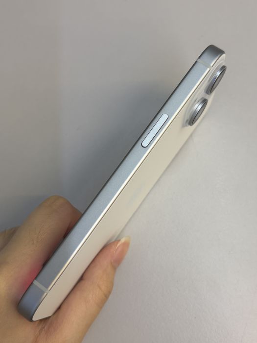 iPhone 15 · 3/9