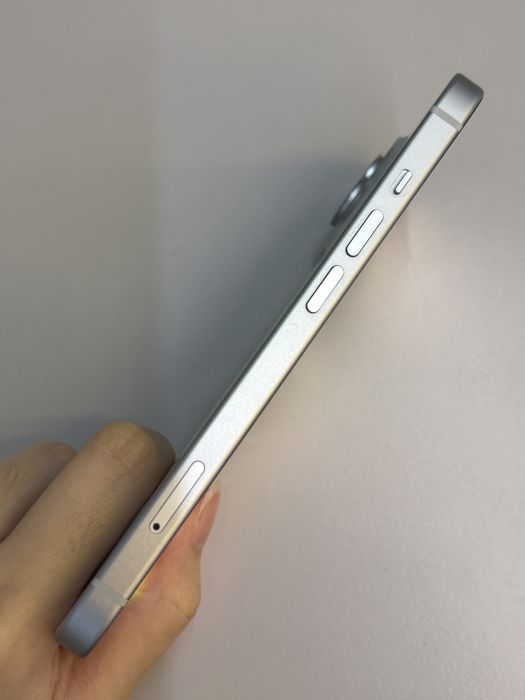 iPhone 15 · 2/9