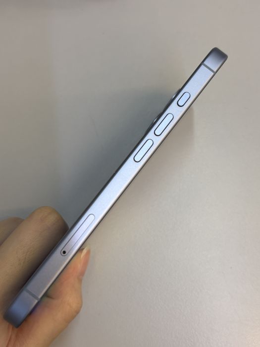 iPhone 17 · 2/9