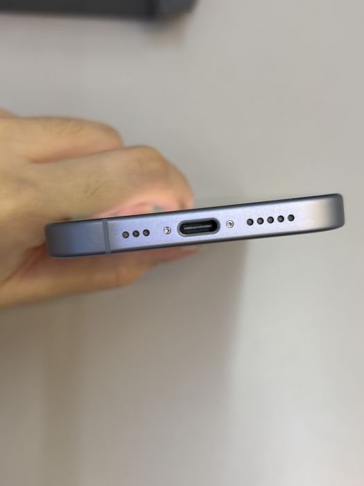 iPhone 17 · 4/9