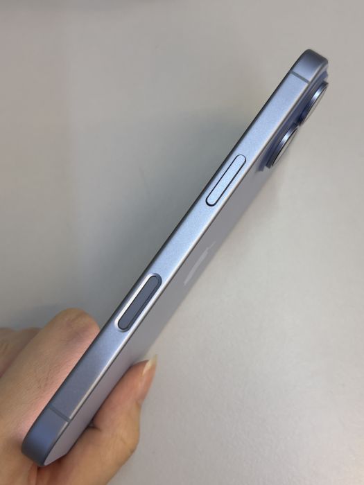 iPhone 17 · 3/9