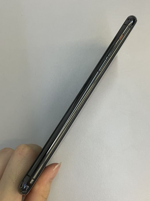 iPhone 11 Pro Max · 2/9