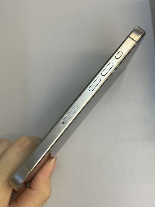 iPhone 15 Pro · 2/9
