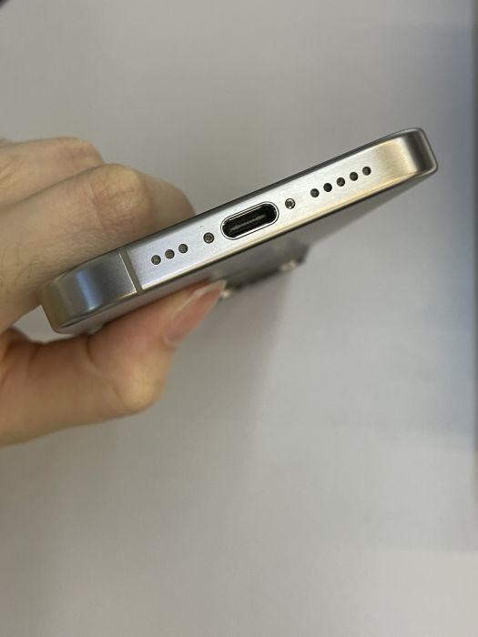 iPhone 15 Pro · 4/9